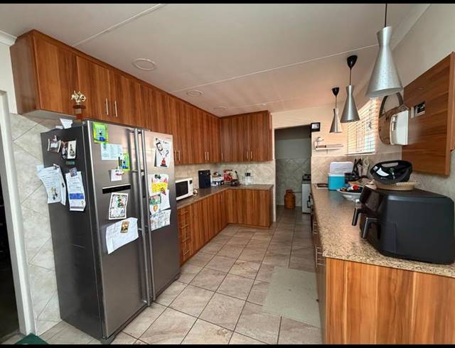 3 BEDROOM TOWNHOUSE FOR SALE IN STANDERTON CENTRAL
